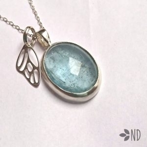 naturalny akwamaryn biżuteria artystyczna