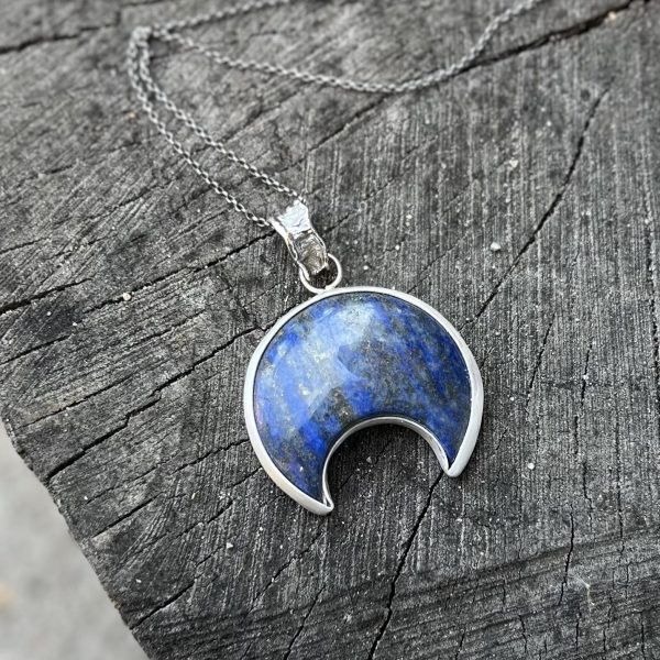 Lapis lazuli lunula