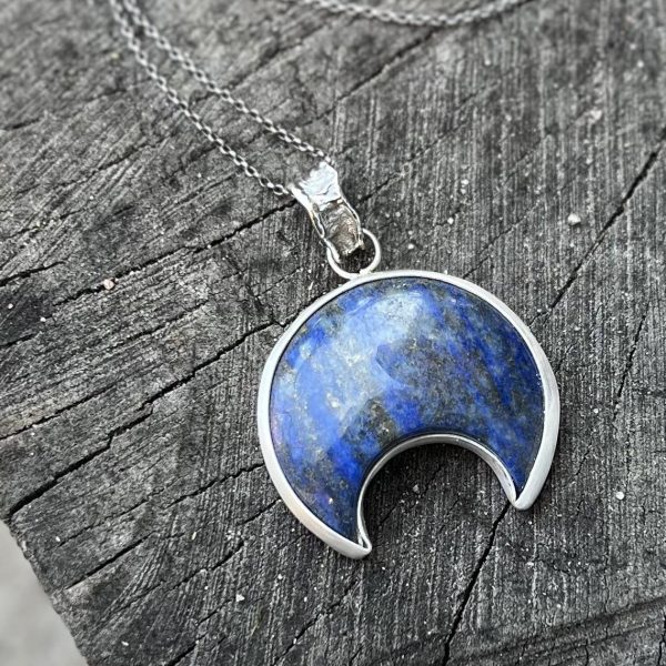 Lapis lazuli lunula