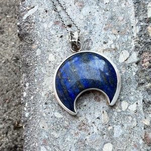 Lapis lazuli lunula
