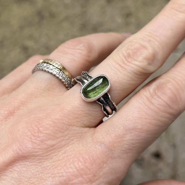 Turmalin zielony pierścień