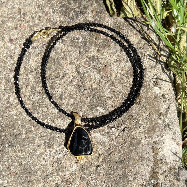 Czarny turmalin naszyjnik złocony