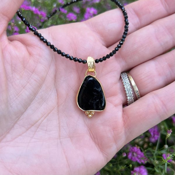Czarny turmalin naszyjnik złocony