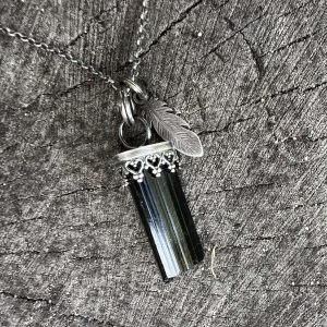 Turmalin czarny wisior amulet ochronny