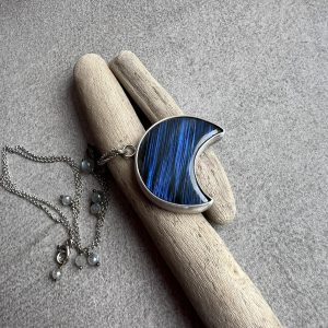 Luna księżyc z labradorytu