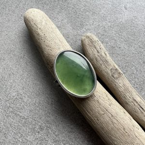 Nefryt pierścionek owal