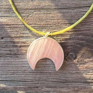 Kwarc różowy lunula