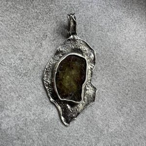 Verdelit wisiorek duży