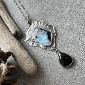 Kamień księżycowy turmalin