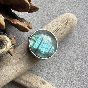 Labradoryt okrągły pierścień