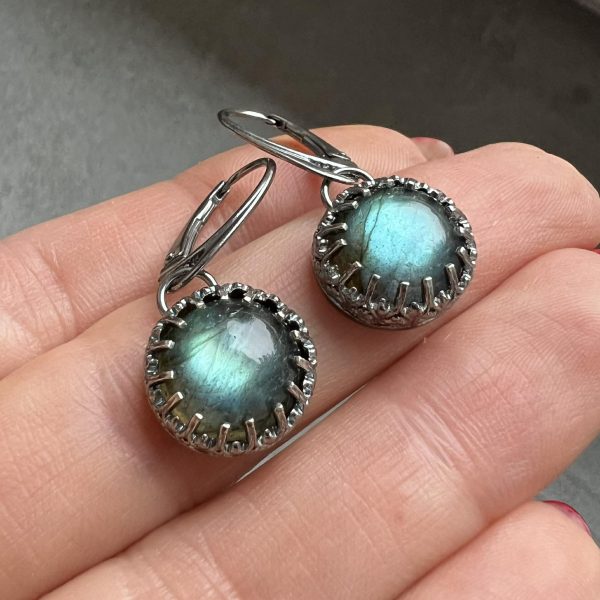 Labradoryty koronkowe kolczyki