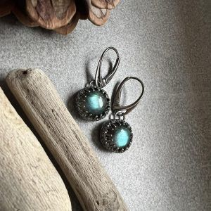 Labradoryty koronkowe kolczyki