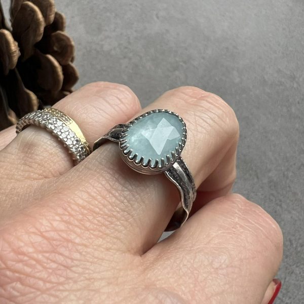 Akwamaryn pierścionek niebo