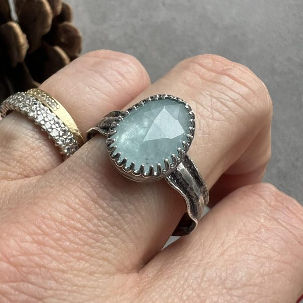 Akwamaryn pierścionek niebo