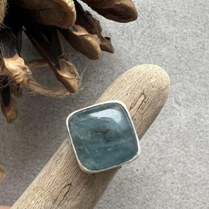 Akwamaryn szlachetny pierścionek