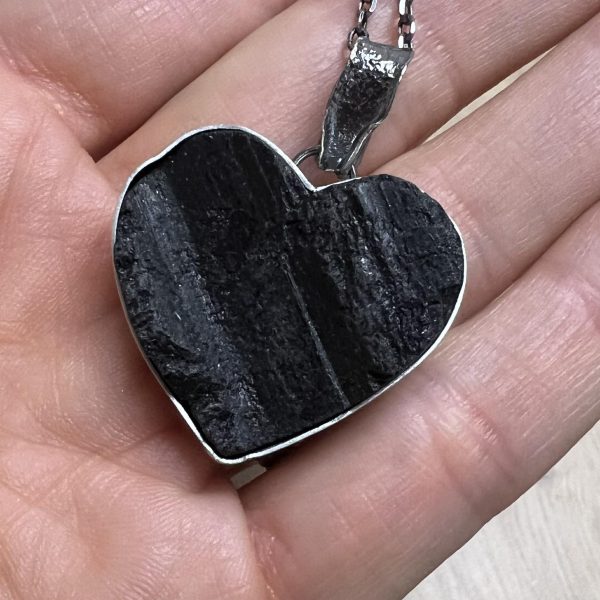Czarny turmalin serce