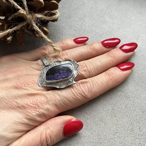 Czaroit pierścionek