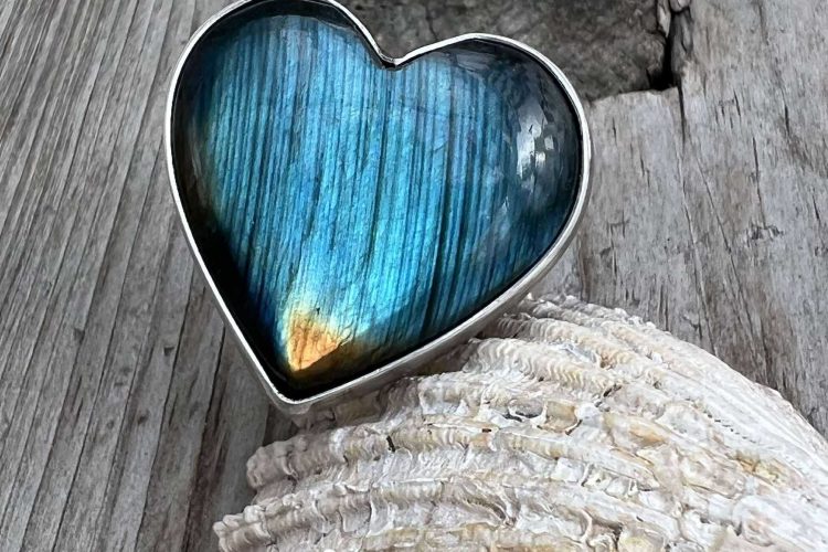 Pierścionki z labradorytem -Biżuteria srebrna - inwestycja w piękno, Kamykimoniki. Ostateczna definicja Twojej wyjątkowości