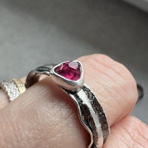 Pierścionek turmalin malinowy
