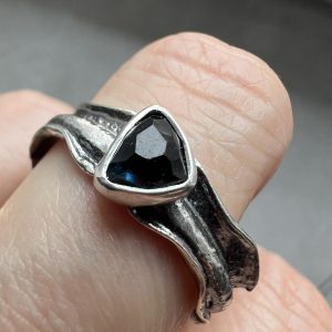 Turmalin indygo pierścień