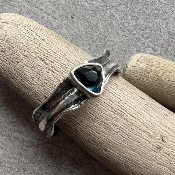 Turmalin indygo pierścień