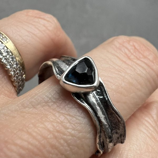 Turmalin indygo pierścień