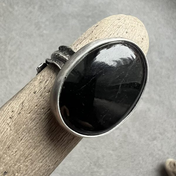 Czarny turmalin owal mały