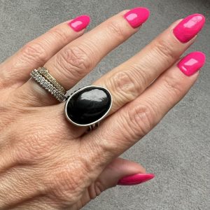 Czarny turmalin owal mały