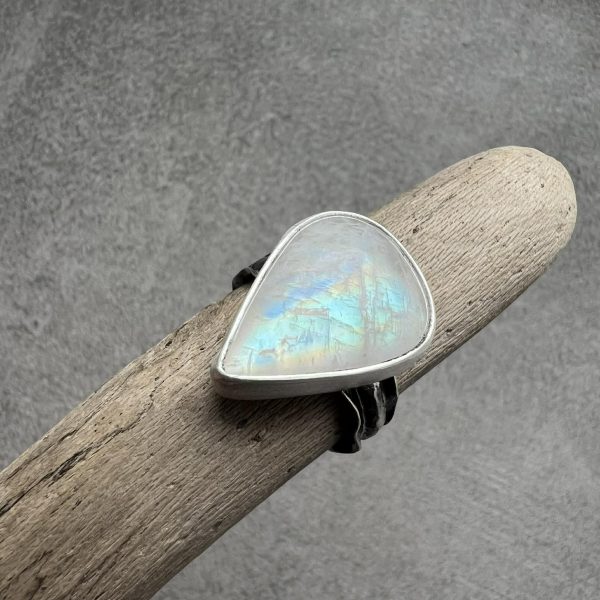 Kamień księżycowy kropelka