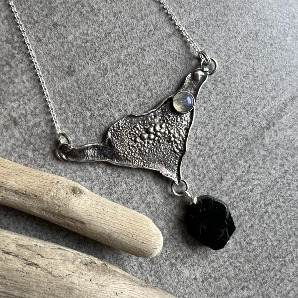 Labradoryt i czarny turmalin