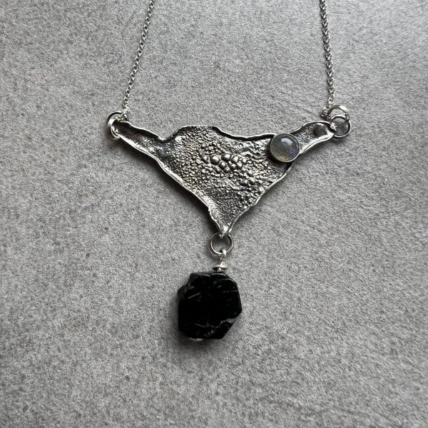 Labradoryt i czarny turmalin