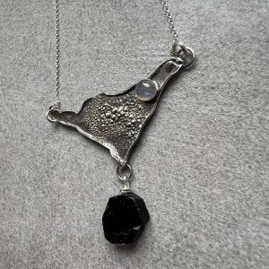 Labradoryt i czarny turmalin