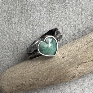 Pierścionek ze szmaragdem w kształcie serca rozmiar 23