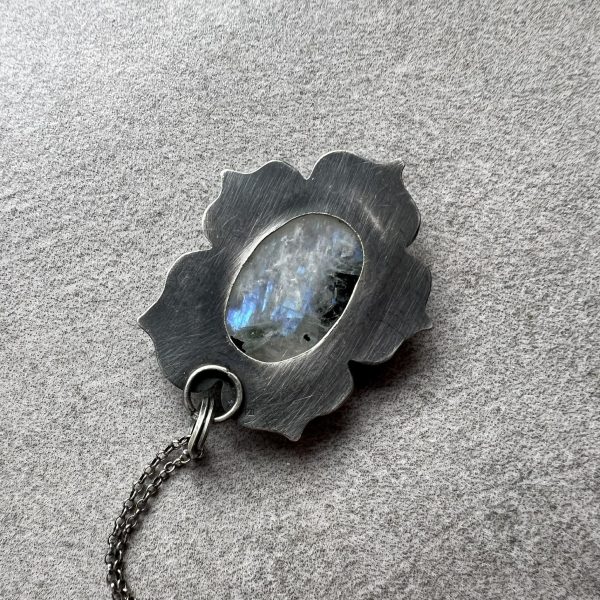 Kamień księżycowy wisior kwiat