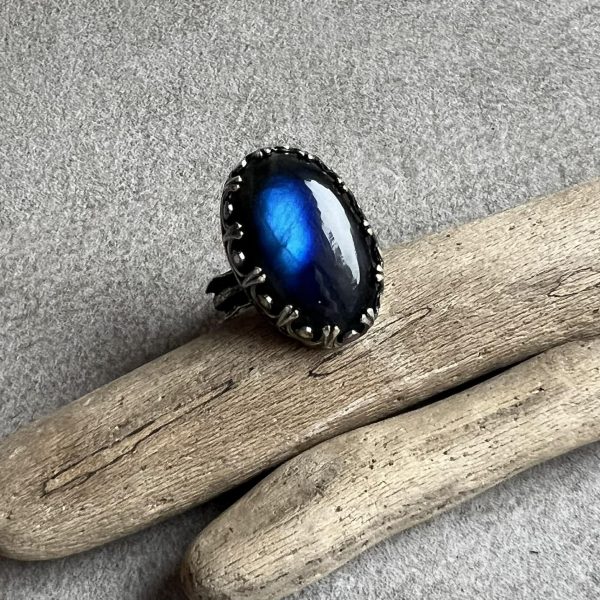 Labradoryt niebieski owalny pierścionek