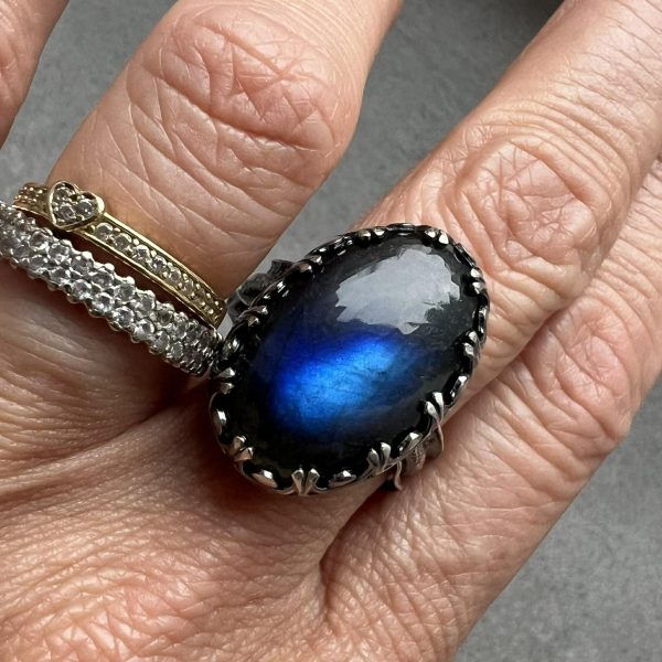Labradoryt niebieski owalny pierścionek