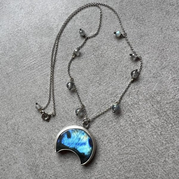 Lunula z labradorytem niebieskim