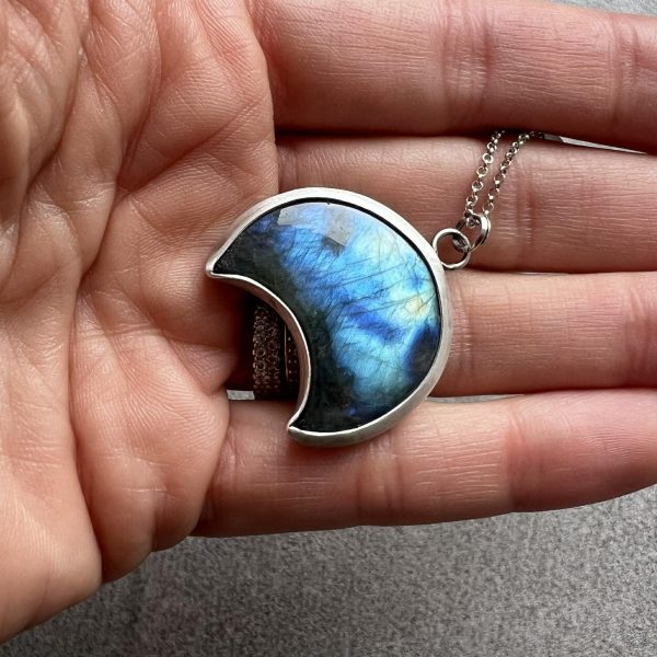 Lunula z labradorytem niebieskim