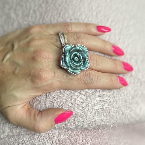 Pierścionek róża z labradorytu