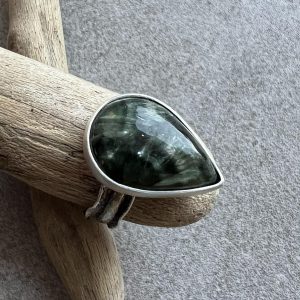 Serafinit pierścionek kropla