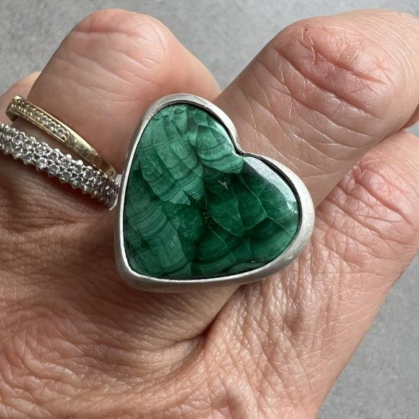 Serce z malachitu pierścionek
