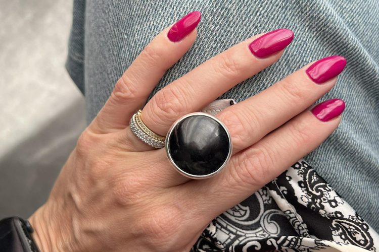 Co oznaczają kamienie naturalne w biżuterii? Przewodnik po ich znaczeniu i energii - turmalin